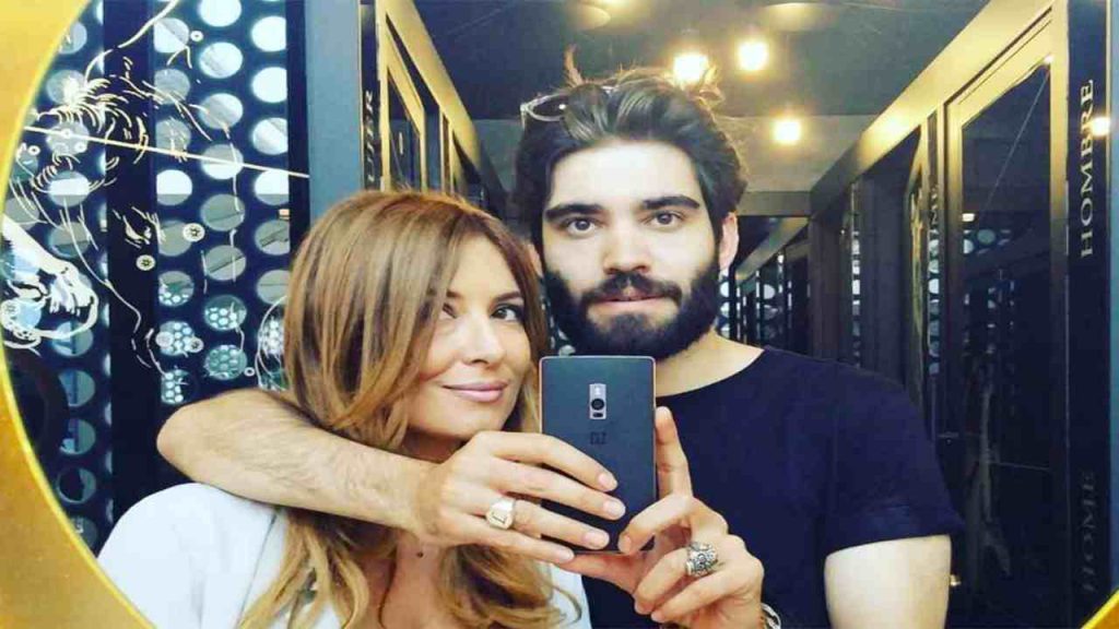 Colpo di scena a L’Isola: arriva Selvaggia Lucarelli, e non è sola