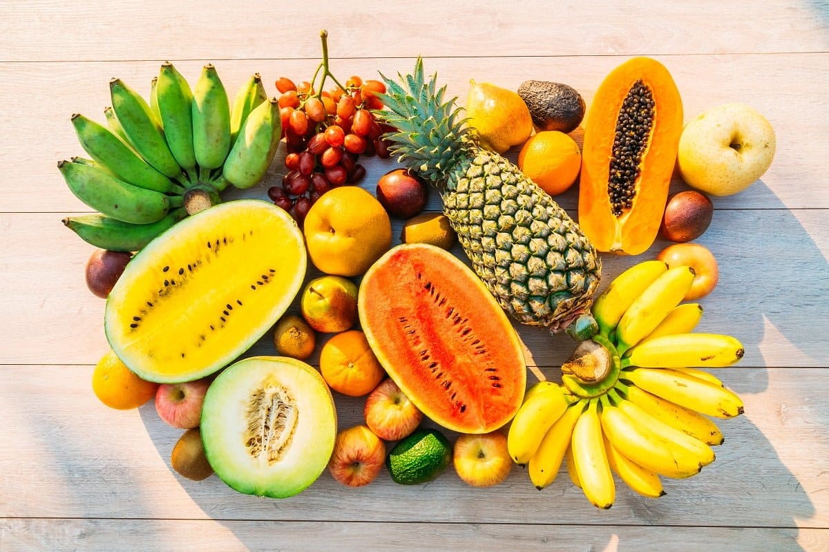 vecteezy frutta mista con mela banana arancia e altro 2784376