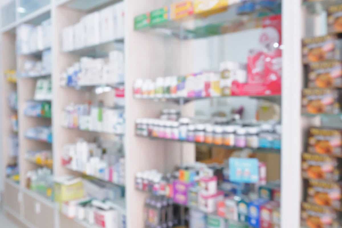 vecteezy l interno del negozio della farmacia con la medicina sugli 8905732