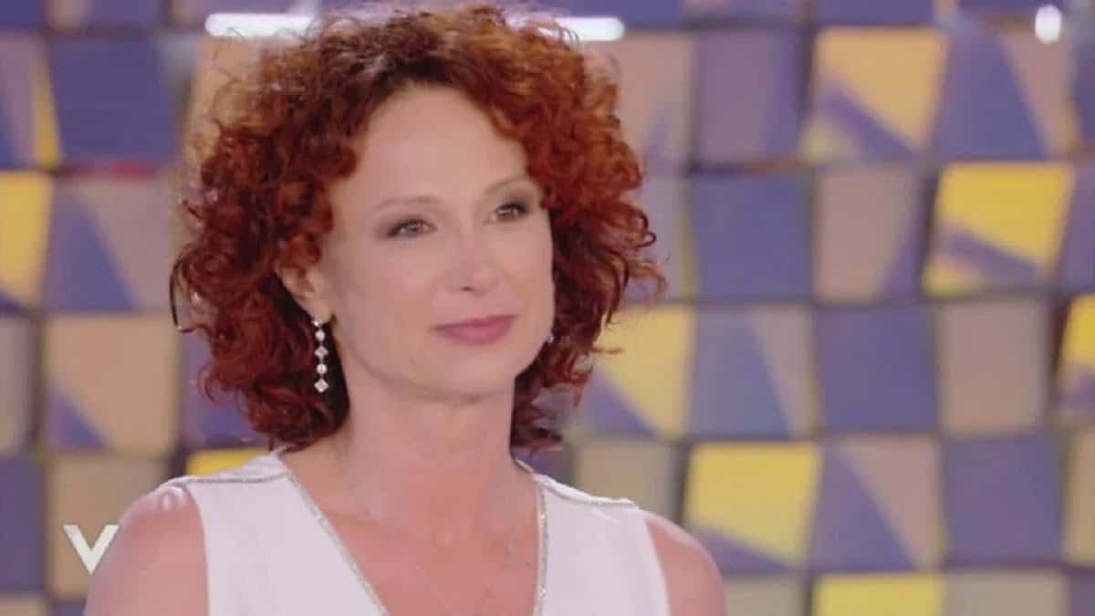 beatrice luzzi minaccia azioni legali contro ex gieffina