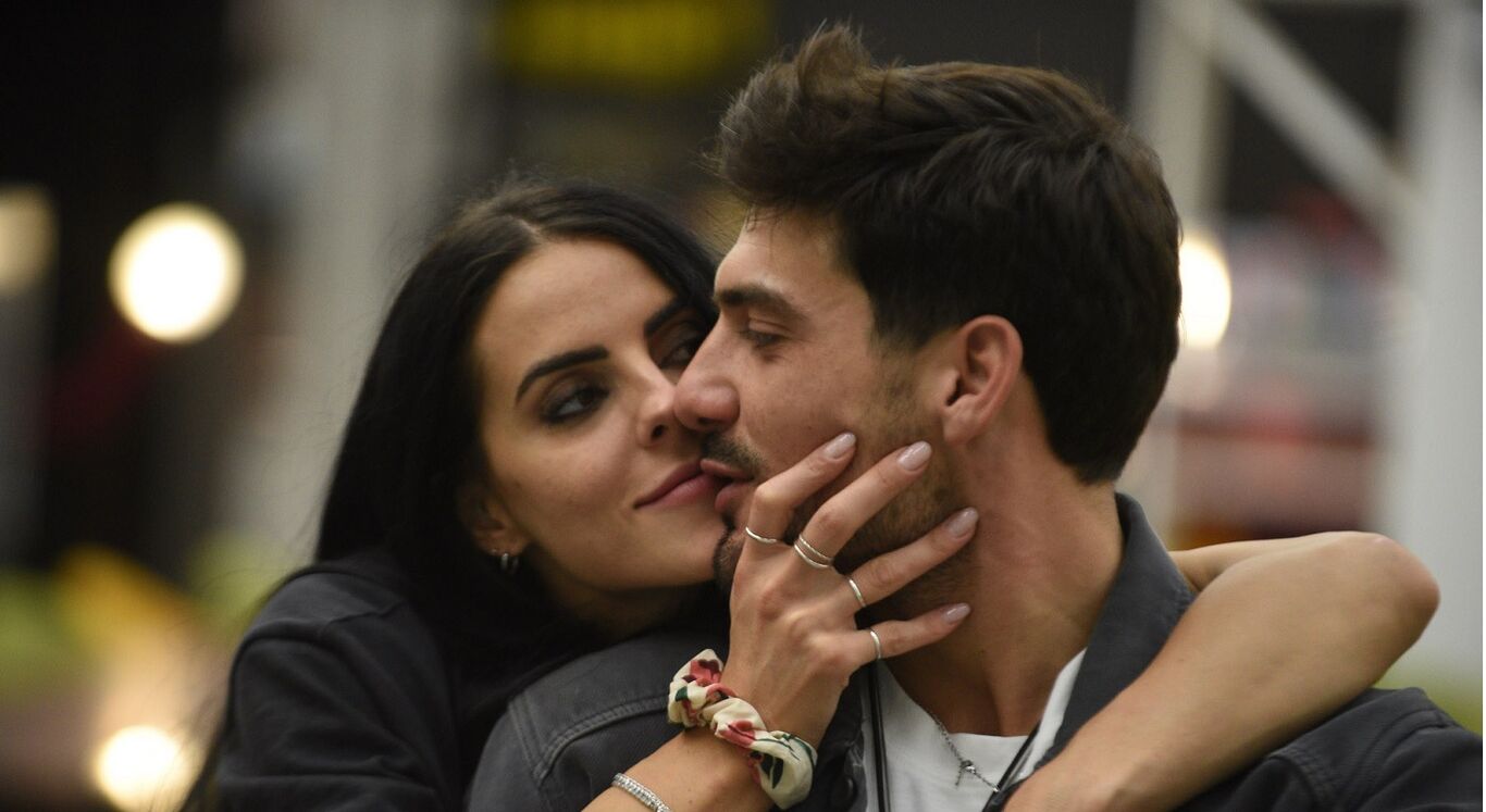 : Grande Fratello: Lorenzo e Shaila in scena hot, Perla Maria sconvolta
