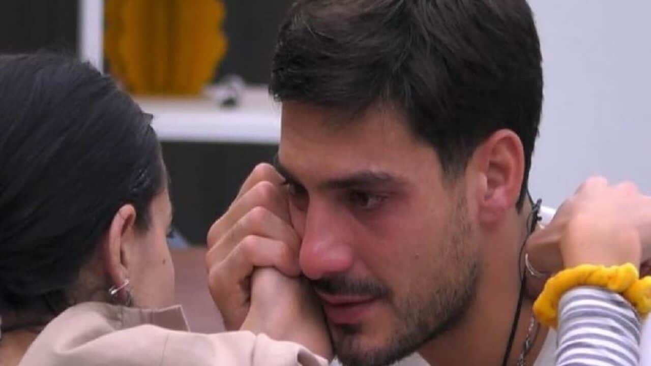 Si sono lasciati per colpa sua”. Grande Fratello: tra Lorenzo e Shaila spunta la bellissima Chiara!