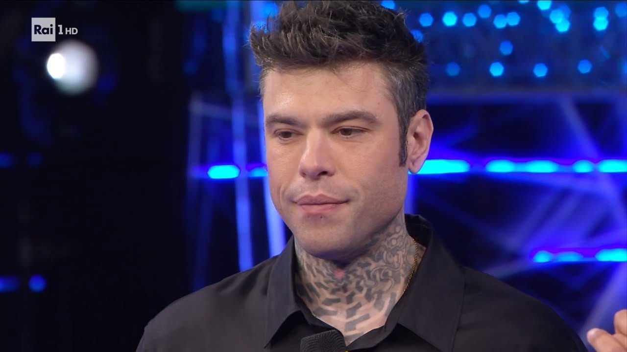 Fedez a Sanremo: il gesto di Carlo Conti preoccupa i fan, cosa è successo