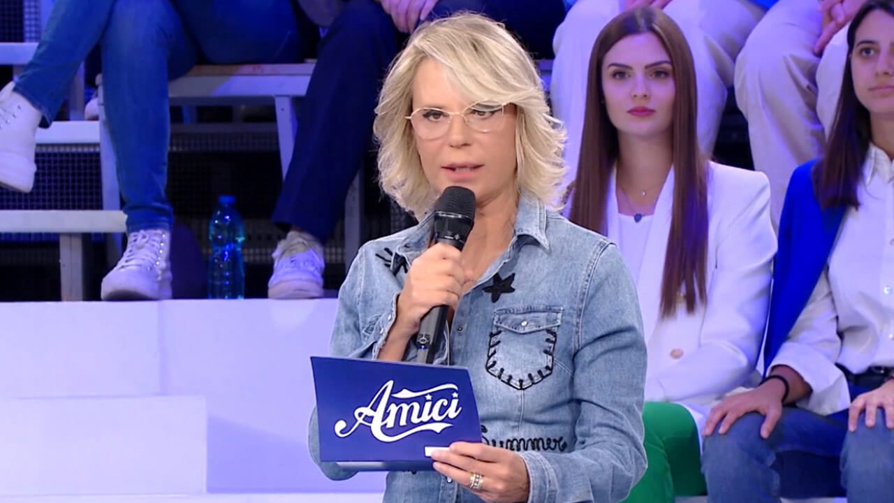 Amici 24: un altro allievo a rischio eliminazione, tensione alle stelle nella scuola