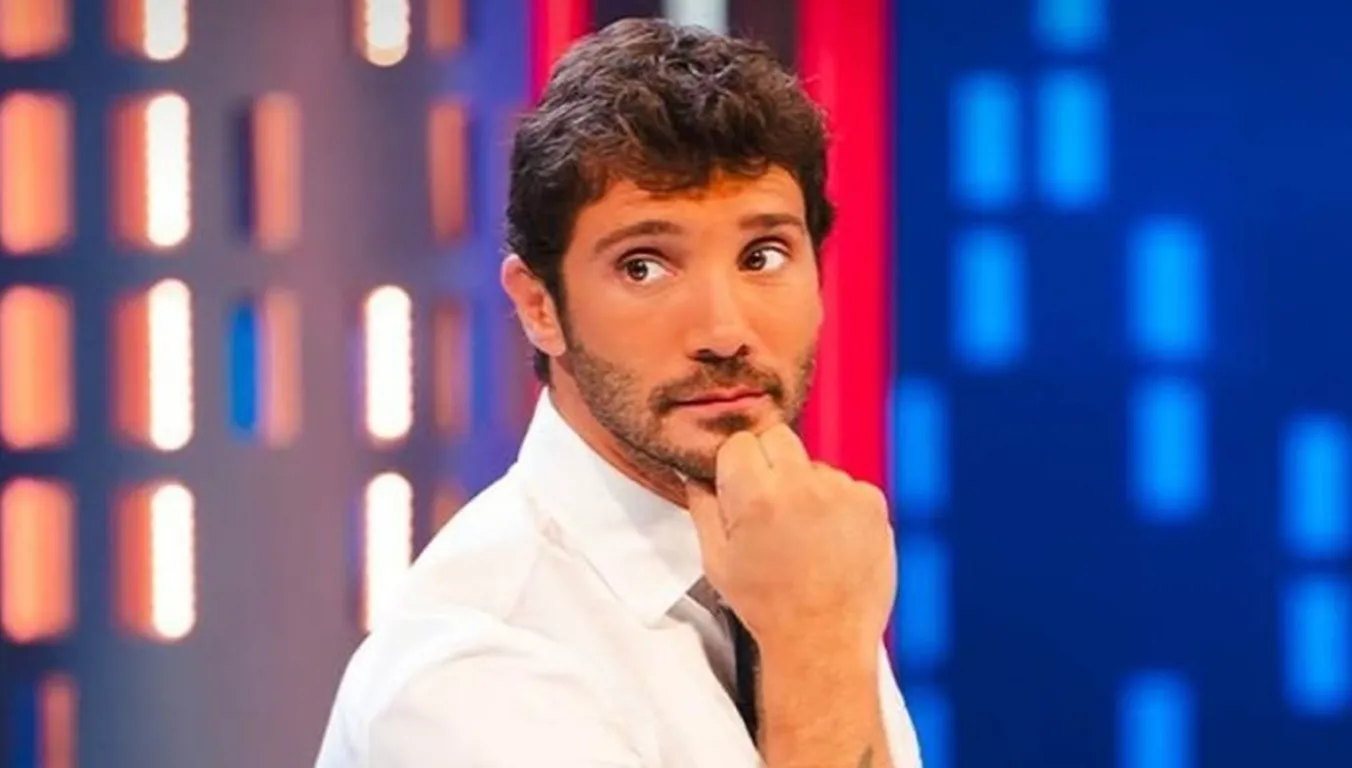 "Ha deciso". Clamoroso addio: Stefano De Martino lascia il programma Rai