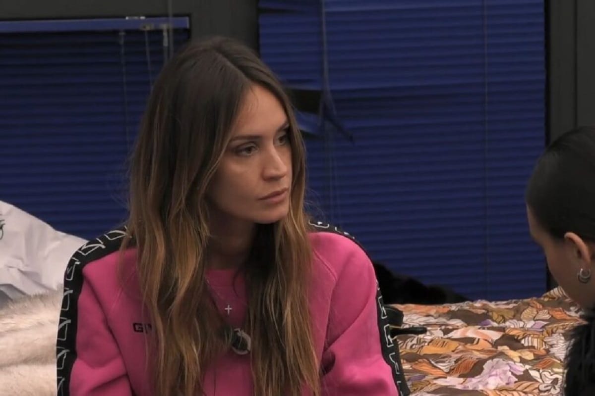 "Helena, calmati!" Grande Fratello: lo scontro continua, insulti in diretta