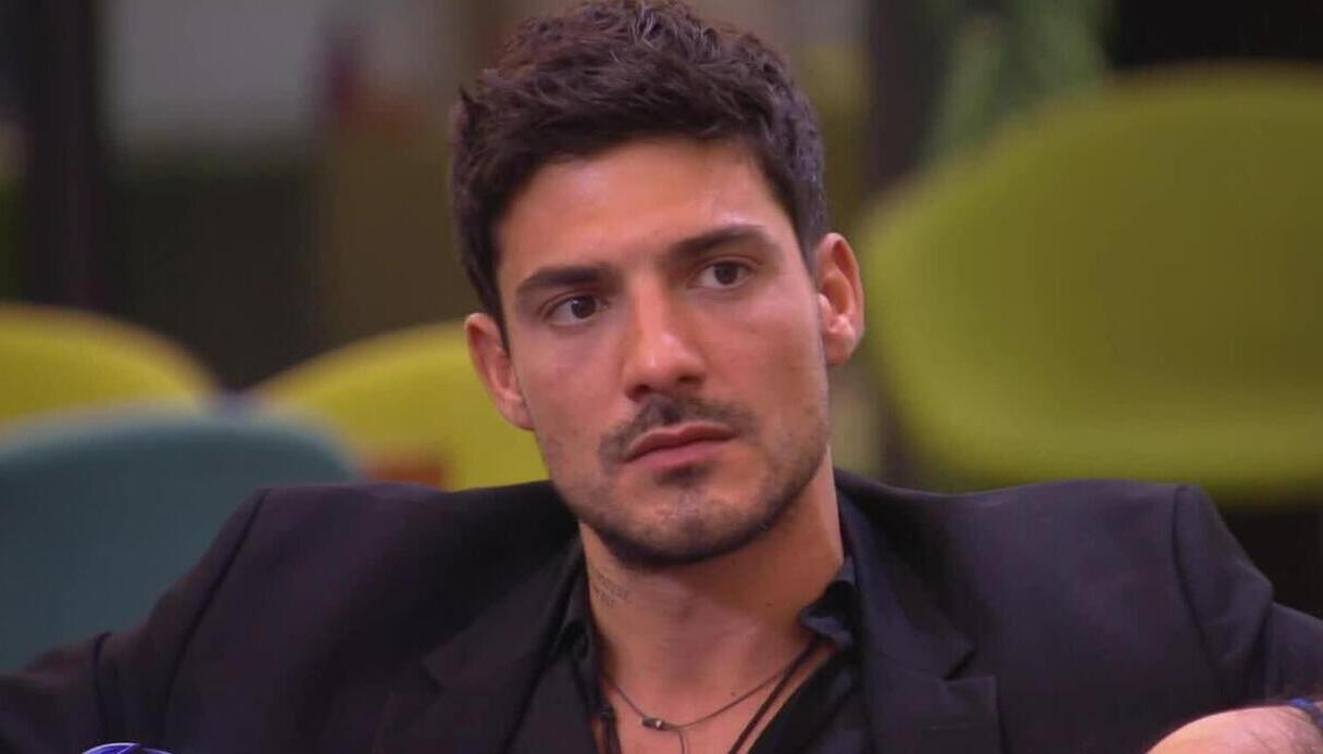 Lorenzo Spolverato e il Flirt Segreto: La Showgirl Svelata da Biagio D’Anelli