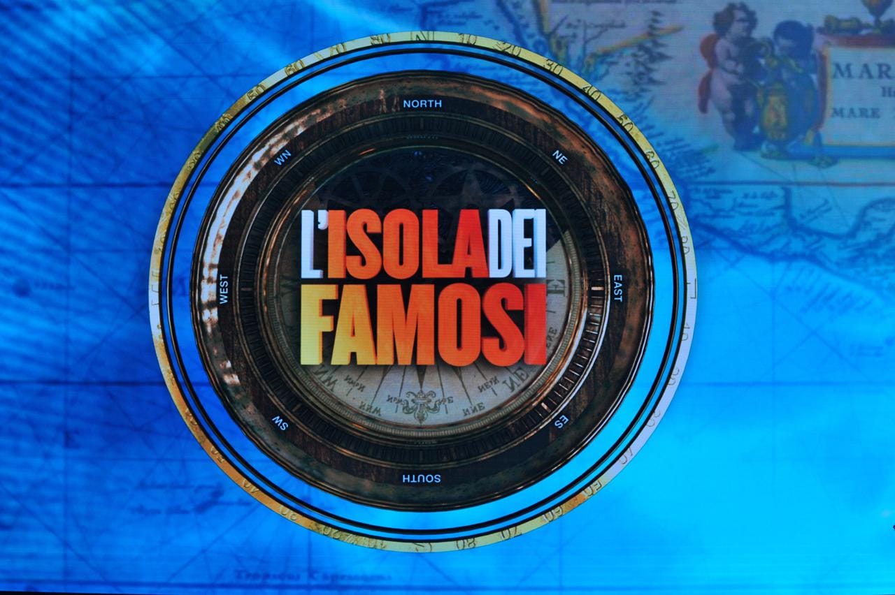 Alfonso Signorini cambia rotta: in trattativa per L’Isola dei Famosi!