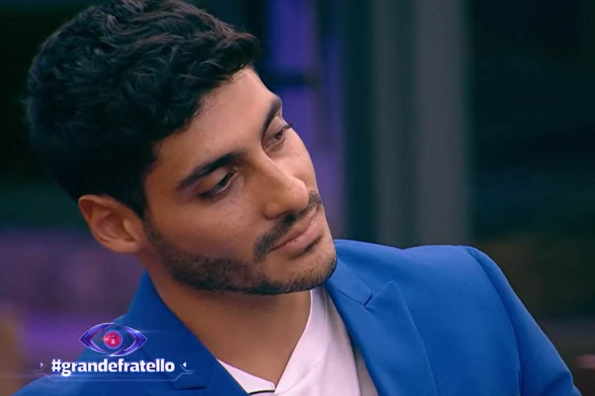 Grande Fratello, emozione per Javier: Signorini ha un annuncio speciale per lui