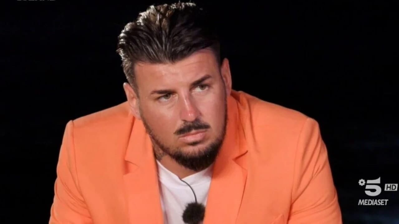 "Siete bambole gonfiabili". Bordata di Lino Giuliano a chi si sottopone a interventi di chirurgia estetica