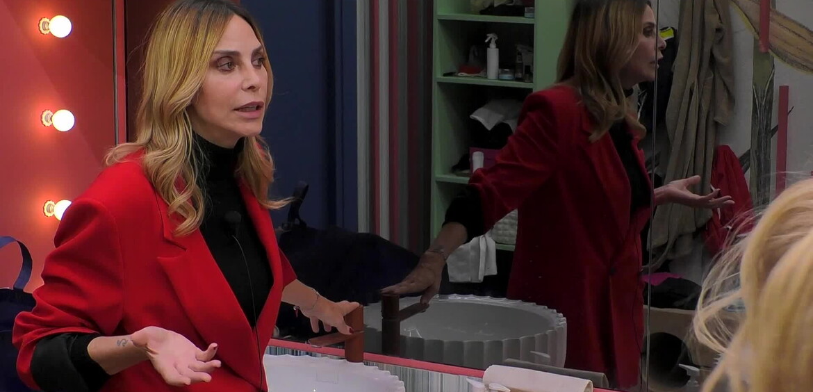 "Quando sta con gli altri ha chi le para il cu*o!" – Stefania Orlando senza freni contro Chiara