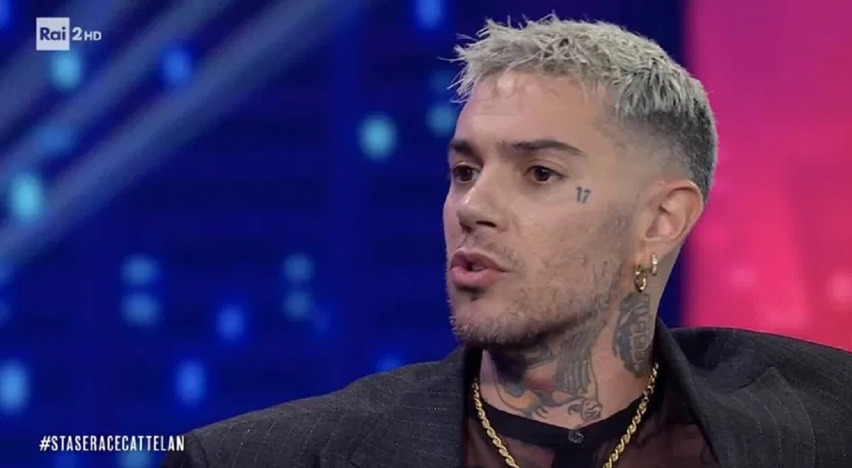 Emis Killa senza filtri: il retroscena del ritiro da Sanremo e i cantanti che ha apprezzato di più
