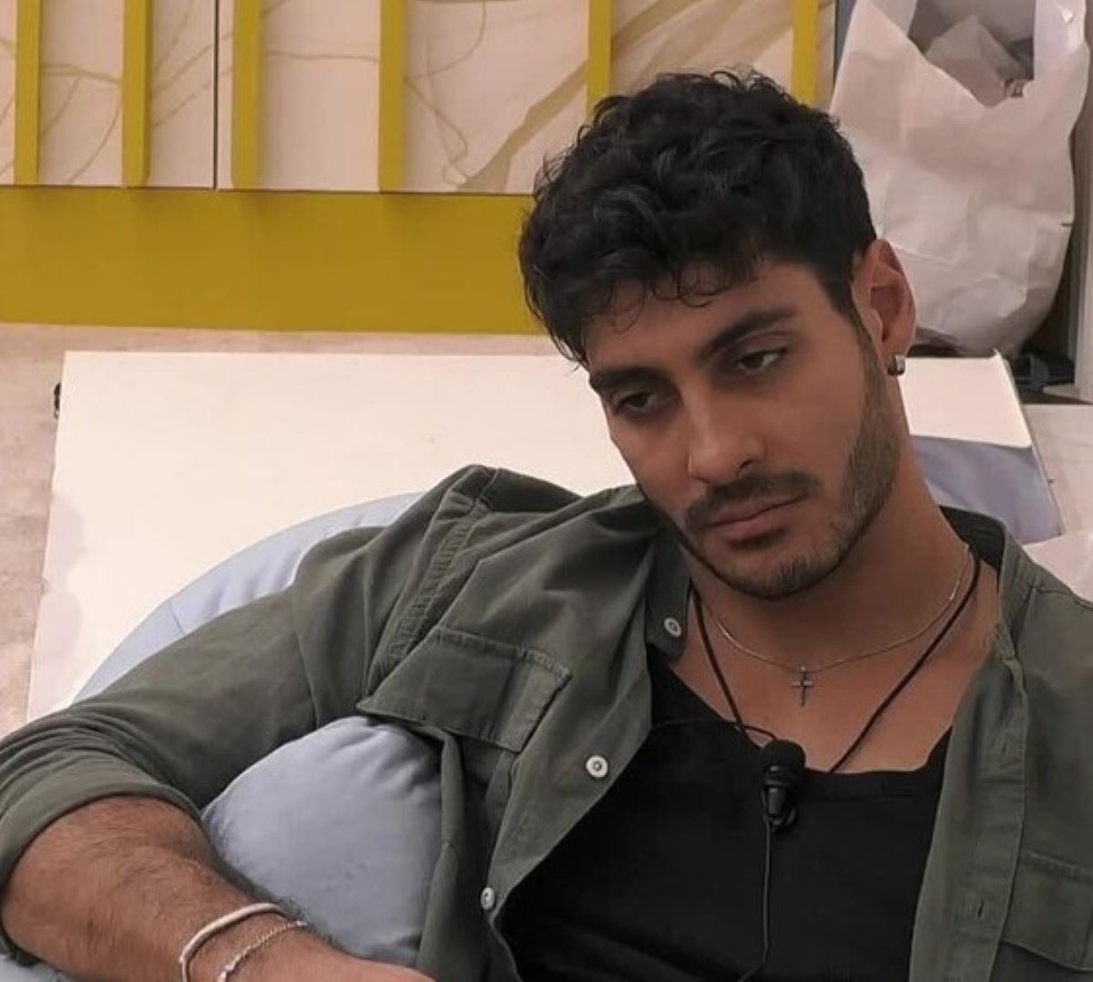 "Bufera su Grande Fratello: la regia oscura Javier, pubblico in rivolta!"