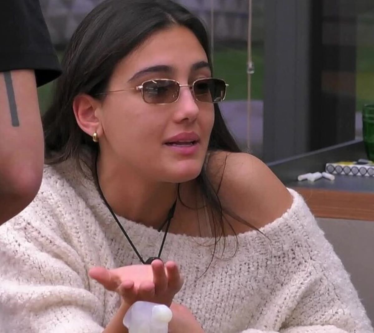 Zeudi lancia un’accusa choc al Grande Fratello, ma il pubblico scopre la verità. Cosa è successo davvero nella Casa?