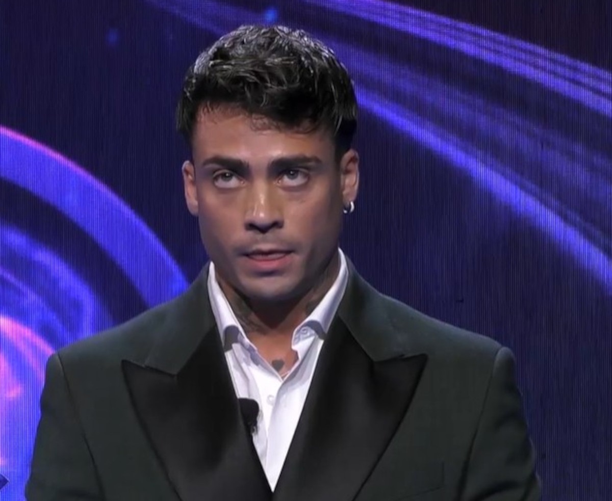 "Fategli un monumento!" Grande Fratello, Federico gela Zeudi: il gesto non passa inosservato