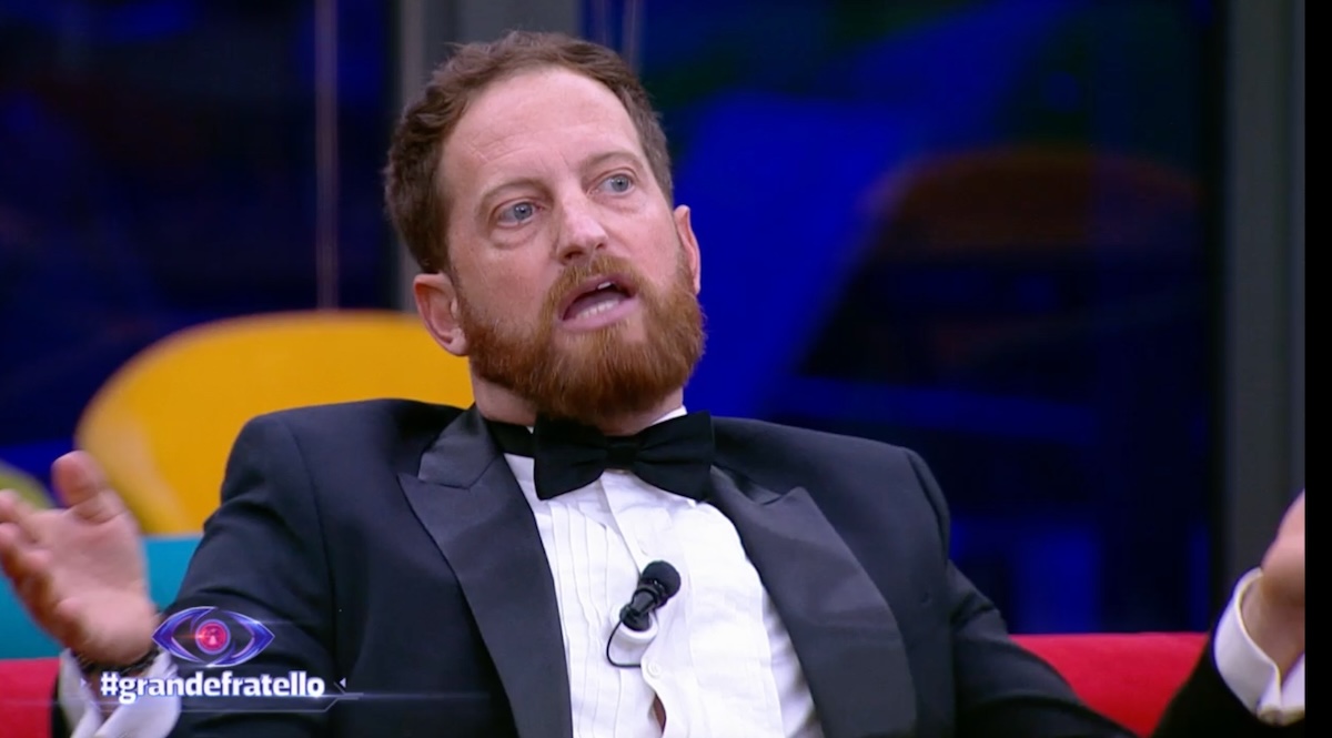 Grande Fratello, colpo di scena: Signorini scioccato! Mattia fa il pieno di applausi
