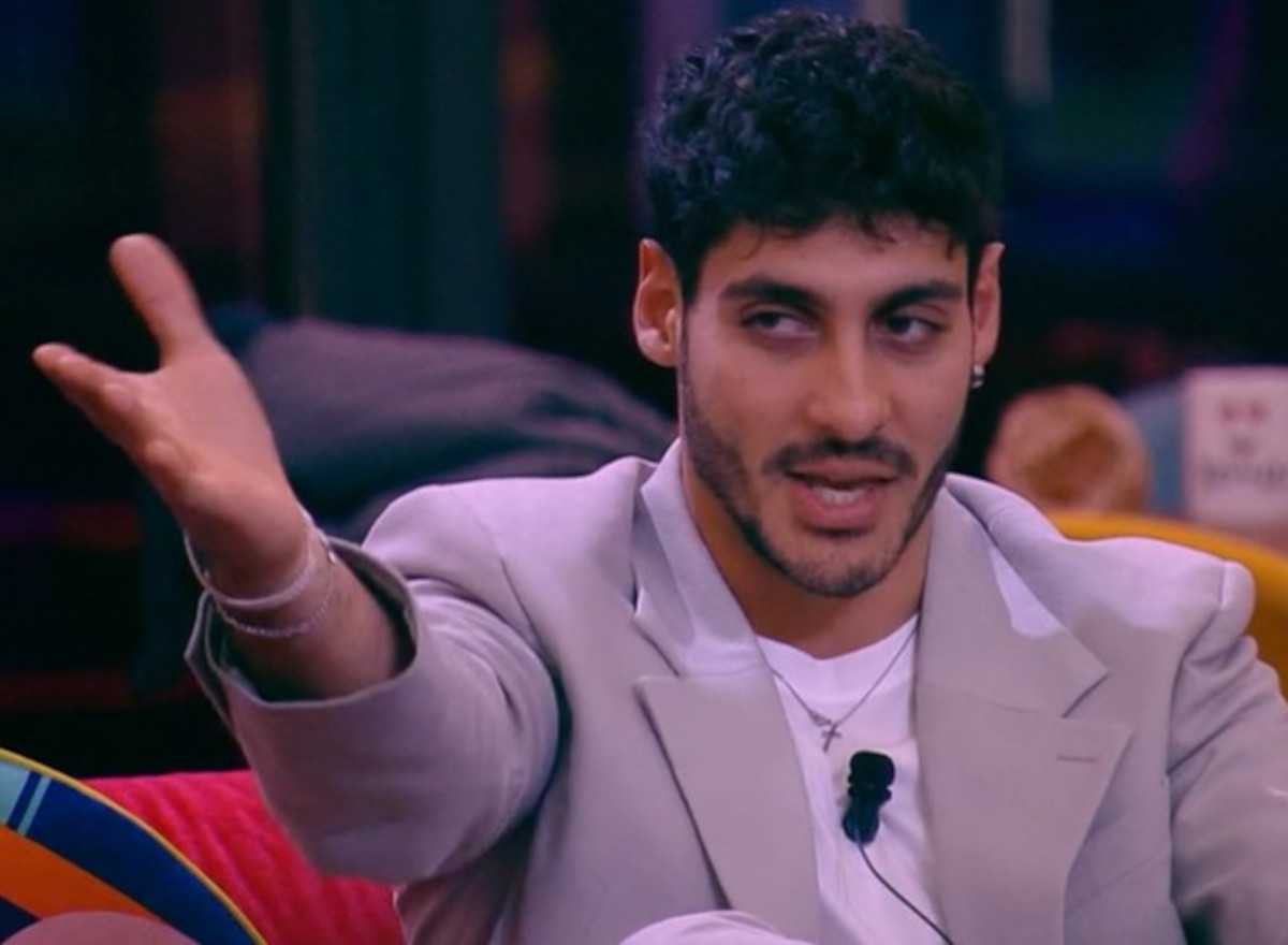 "Deve solo ringraziare che siamo dentro". Grande Fratello, Javier sbotta e rompe il silenzio: la tensione esplode