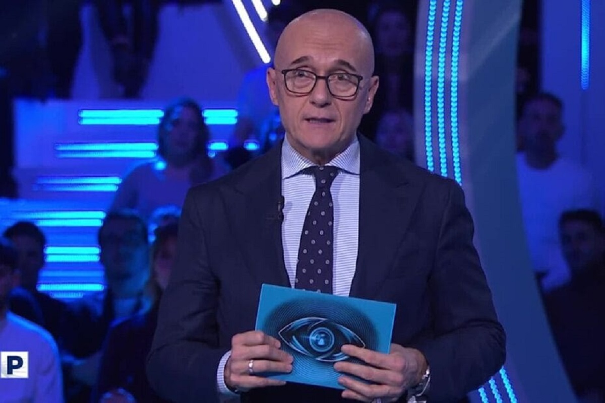 "Scortati da bodyguard, hanno paura". Grande Fratello, ex concorrenti preoccupati
