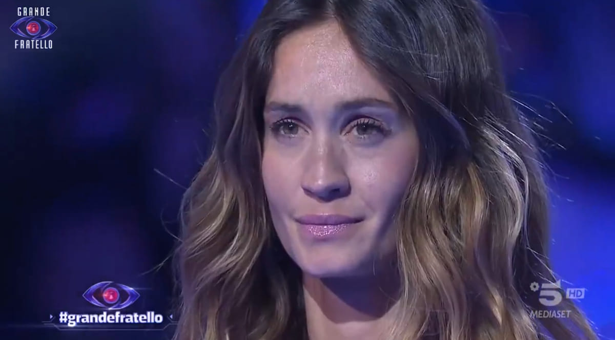 “Mi si spezza il cuore vederti così”. Grande Fratello, Helena Prestes in lacrime: il messaggio di Javier Martinez