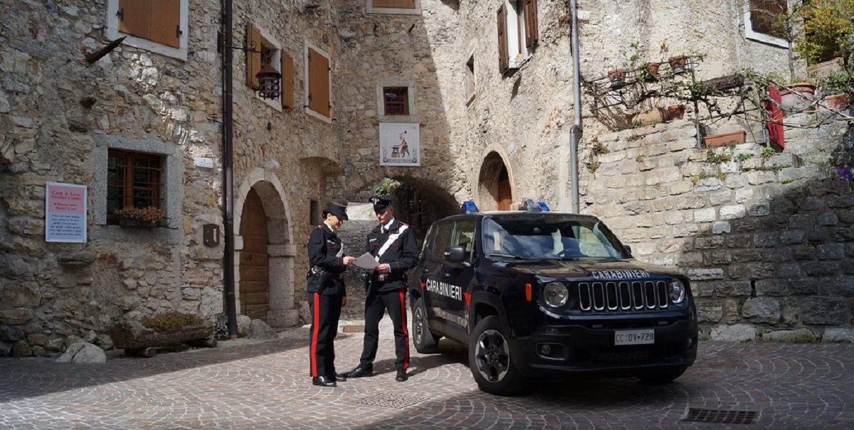 Trento, 19enne uccide il padre per difendere la madre: un gesto disperato