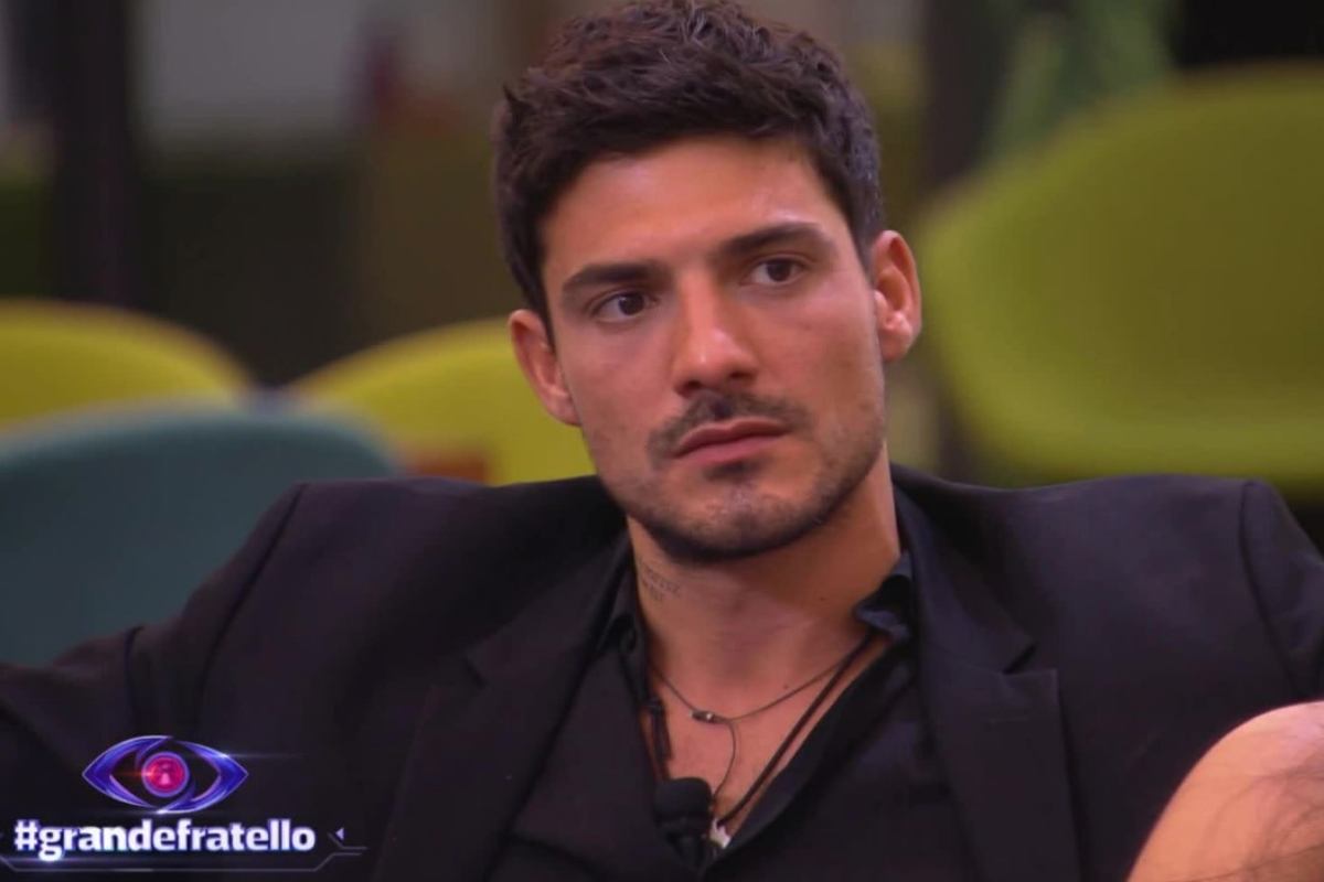 "E' crollato e piange tutti i giorni". Lorenzo distrutto dopo la fine della relazione con Shaila