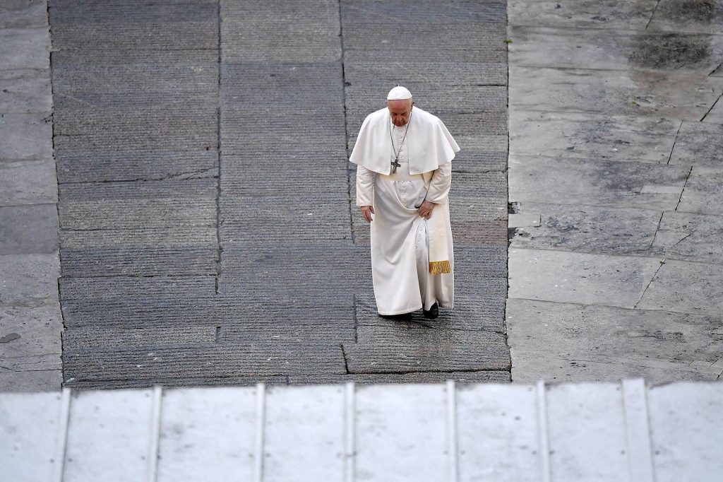 È l’inizio della fine? Papa Francesco, il “Papa Nero” e la profezia che inquieta il Vaticano