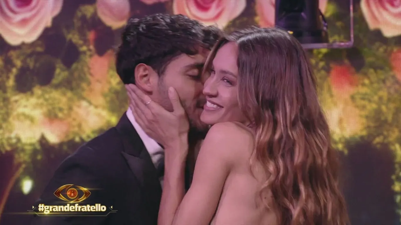 “Innamoratissimi!”: Helena e Javier, vacanze da favola e prime indiscrezioni sulla convivenza