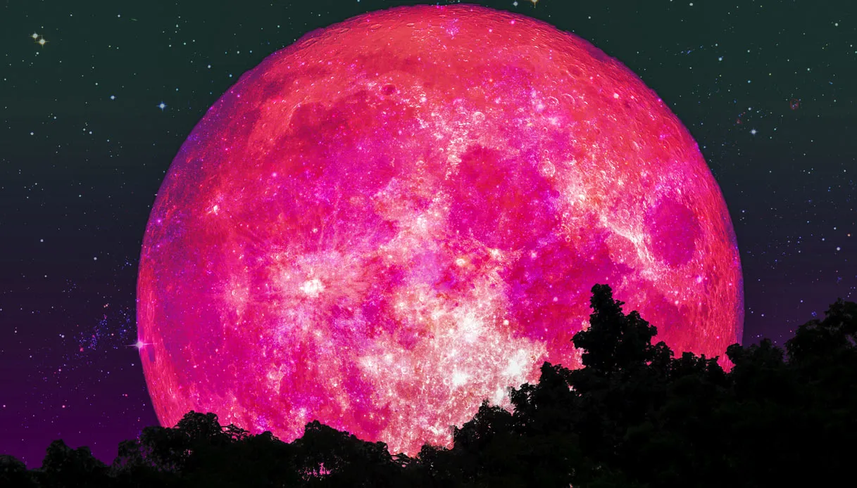 Luna Rosa 2025: il plenilunio che unisce cielo, leggende e rinascita