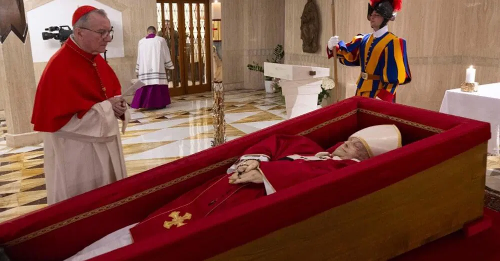 Luigi Bisignani, rivelazioni schoc sul decesso del Papa: “La versione ufficiale non regge”