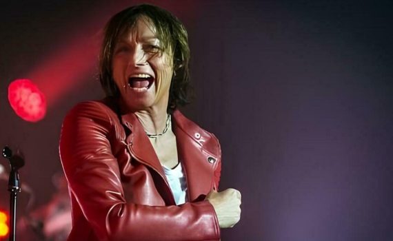 Gianna Nannini si confessa: “Da bambina molestata dal maestro. Durante la gravidanza i fotografi ovunque, anche nelle valigie”