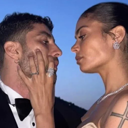 Elodie e Andrea Iannone verso il matrimonio? L’anello misterioso fa sognare i fan