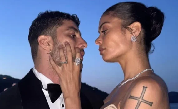 Elodie e Andrea Iannone verso il matrimonio? L’anello misterioso fa sognare i fan