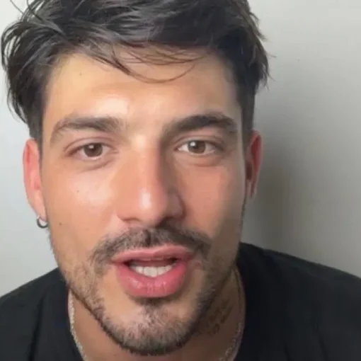Lorenzo Spolverato si sfoga con i fan: “Non ne posso più, smettetela”