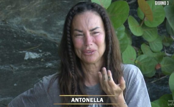 La tragedia che l'ha distrutta: Antonella Mosetti in lacrime all'Isola dei Famosi"
