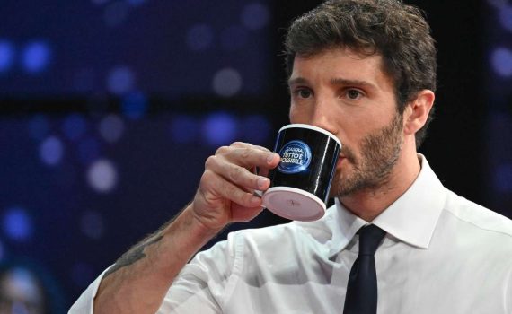 Stefano De Martino e Angela Nasti: il gesto che svela una relazione sempre più seria