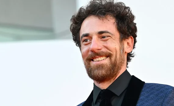 Cultura sotto attacco: la risposta di Elio Germano su chi "ciancia in solitudine"