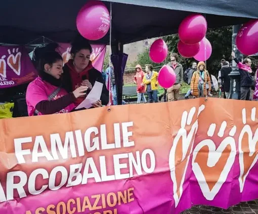 Dalla Consulta una nuova lezione al governo. Basta figli di serie B, sì alle due mamme