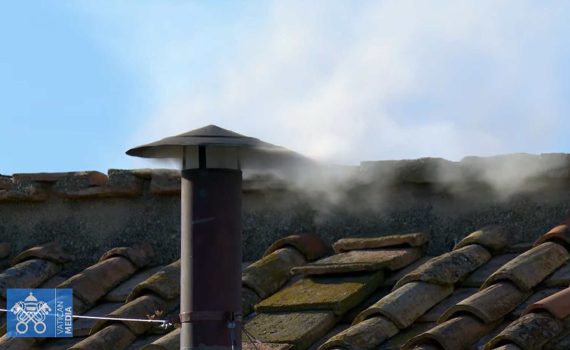 Fumata bianca: il Conclave ha scelto il nuovo Papa. Un nuovo capitolo per la Chiesa Cattolica