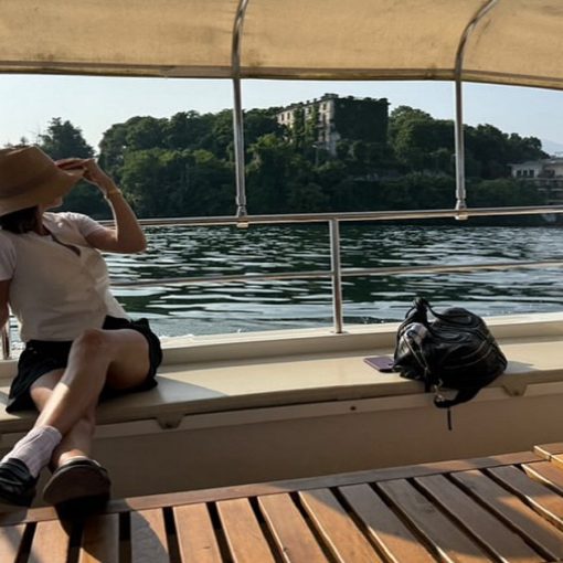 Belén Rodríguez incanta i fan: scopre l’Isola dei Pescatori, perla nascosta del Lago Maggiore