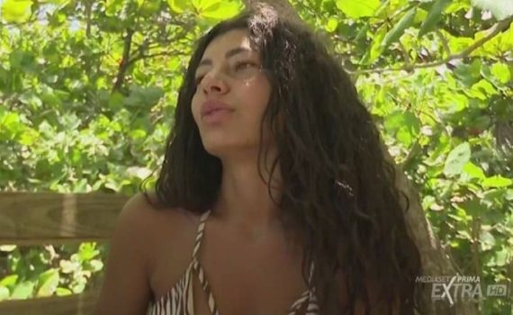 Isola dei Famosi 2025: confronto tra Dino Giarrusso e Jasmin Salvati sull’ultima spiaggia. "Dimostra chi sei davvero"