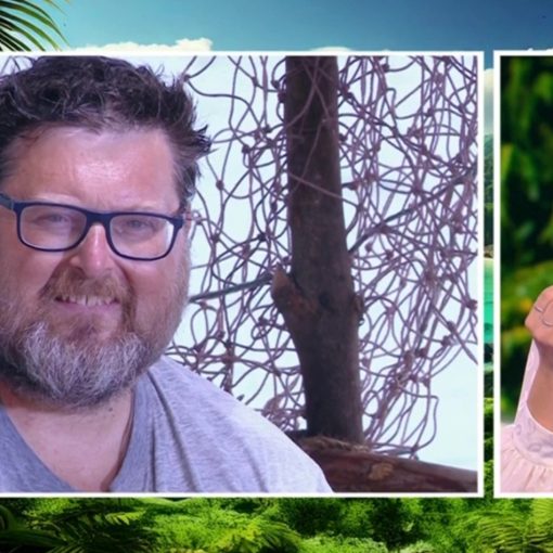 Mario Adinolfi in lacrime all’Isola dei Famosi: “Sono ingrassato dopo il suicidio di mia sorella”