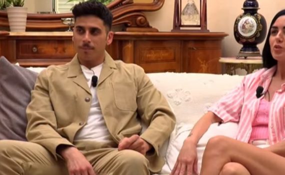 Controlla il letto con lo scotch: la nuova concorrente di Temptation Island fa discutere