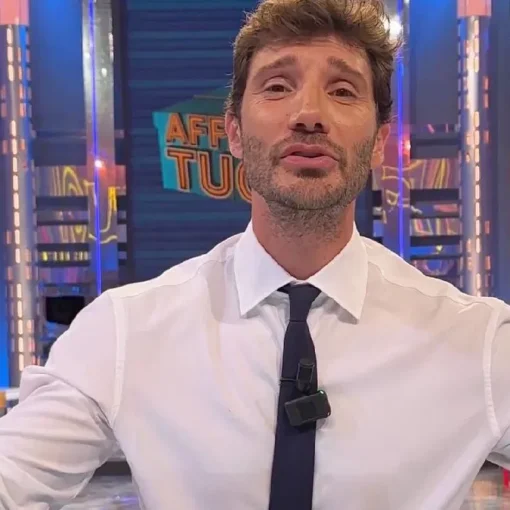 De Martino troppo al centro del gossip: la Rai mostra segni di nervosismo