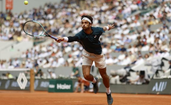 “Too small”? Sì, come no. Musetti zittisce Tiafoe a colpi di rovescio e si prende la semifinale al Roland Garros