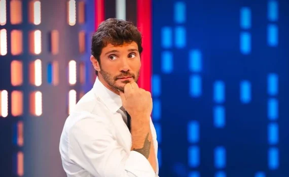 De Martino Spiazza Tutti ad "Affari Tuoi": "A settembre potrei non esserci"