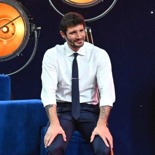 "Glielo appoggio": la frase ambigua che fa esplodere in risate Affari Tuoi