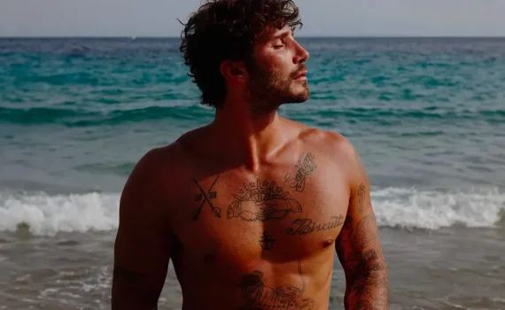 Stefano De Martino scatenato a Posillipo, ma il quartiere si ribella alle sue feste