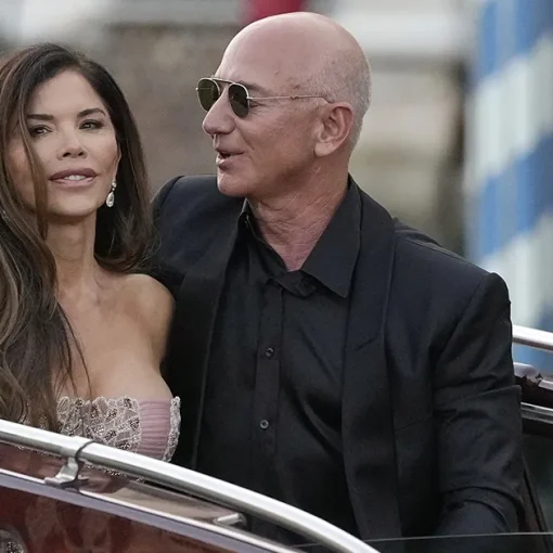 Jeff Bezos taglia sul budget nozze: salta la performance di Lady Gaga ed Elton John