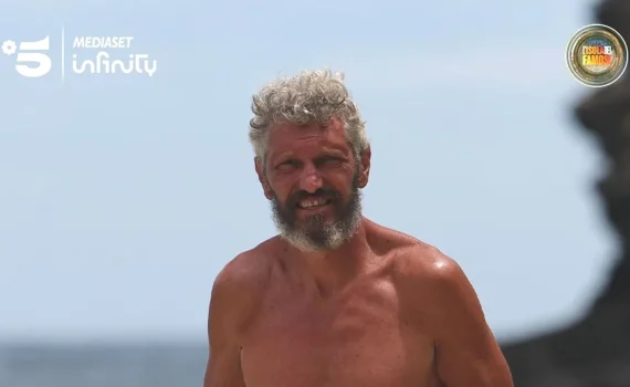 Battibecco finale sull’Isola: Fantini furioso per le parole di Mario Adinolfi
