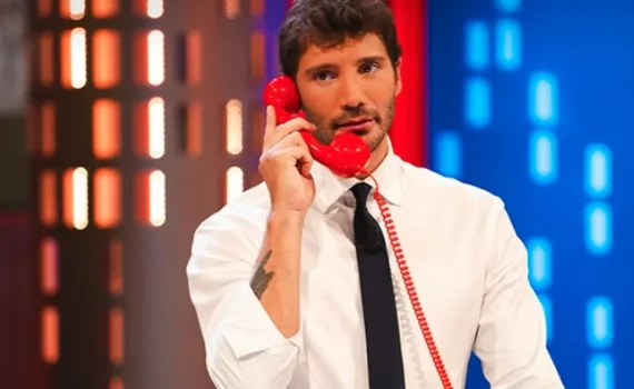 Vincite sospette ad Affari Tuoi? I numeri con De Martino fanno discutere